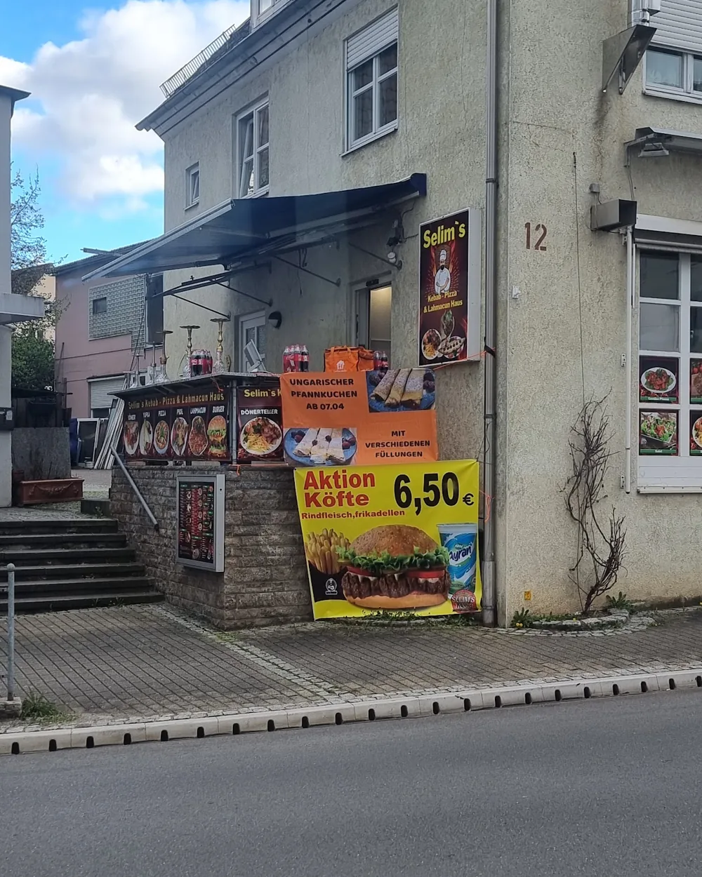Selim's Kebap & Pizzahaus am Schillerplatz 12 in Pleidelsheim, Straßenansicht